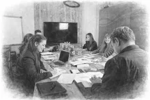 Alt: Team von Citylights bei gemeinsamer Projektbesprechung im Büro in Northeim